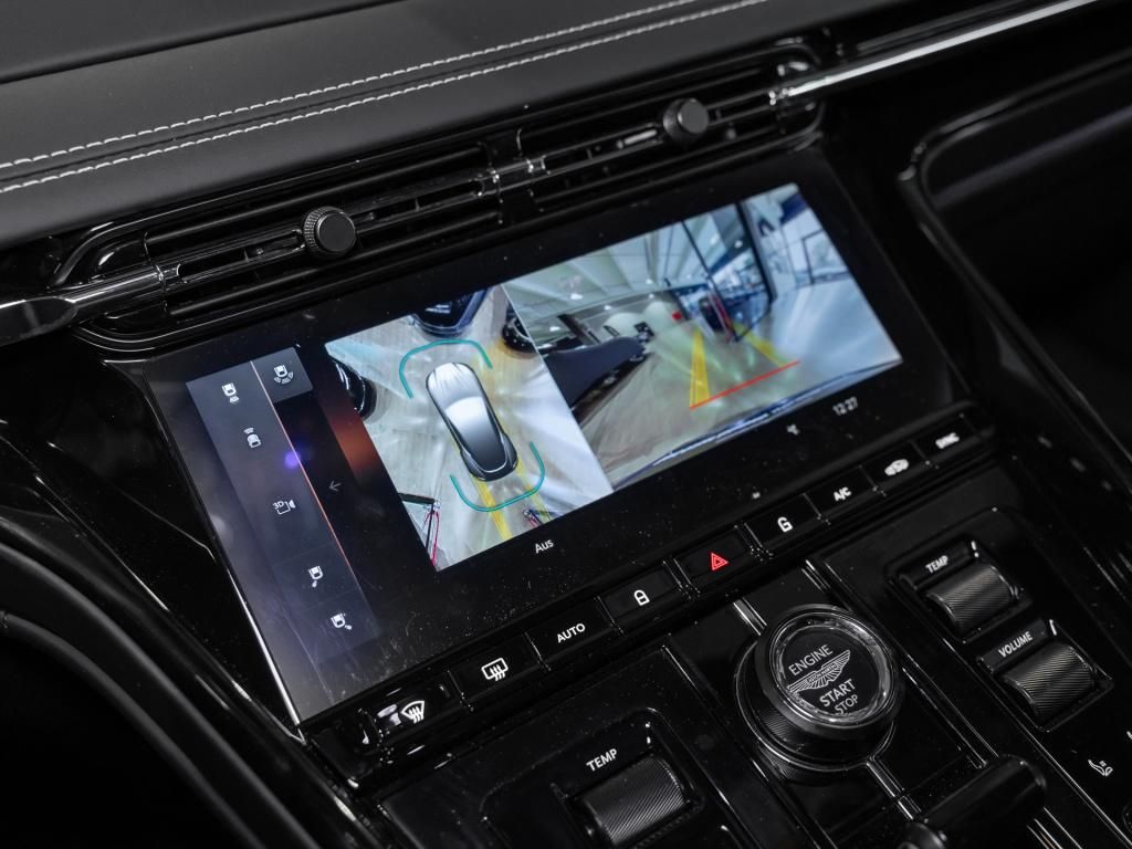 Aston Martin DB12 2025