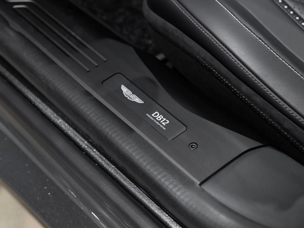 Aston Martin DB12 2025