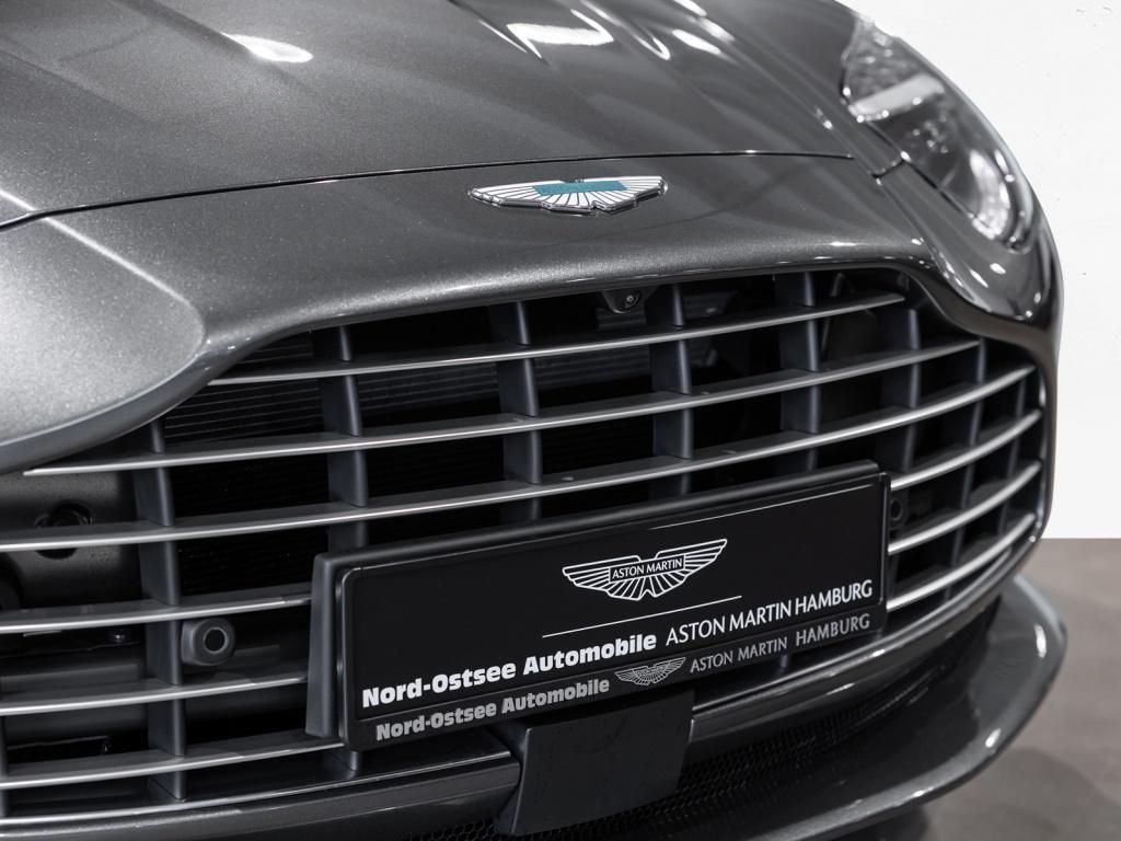 Aston Martin DB12 2025