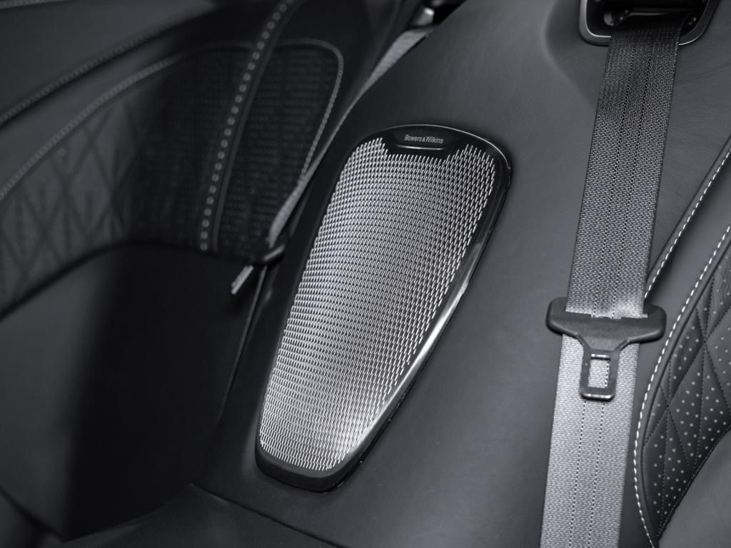 Aston Martin DB12 2025