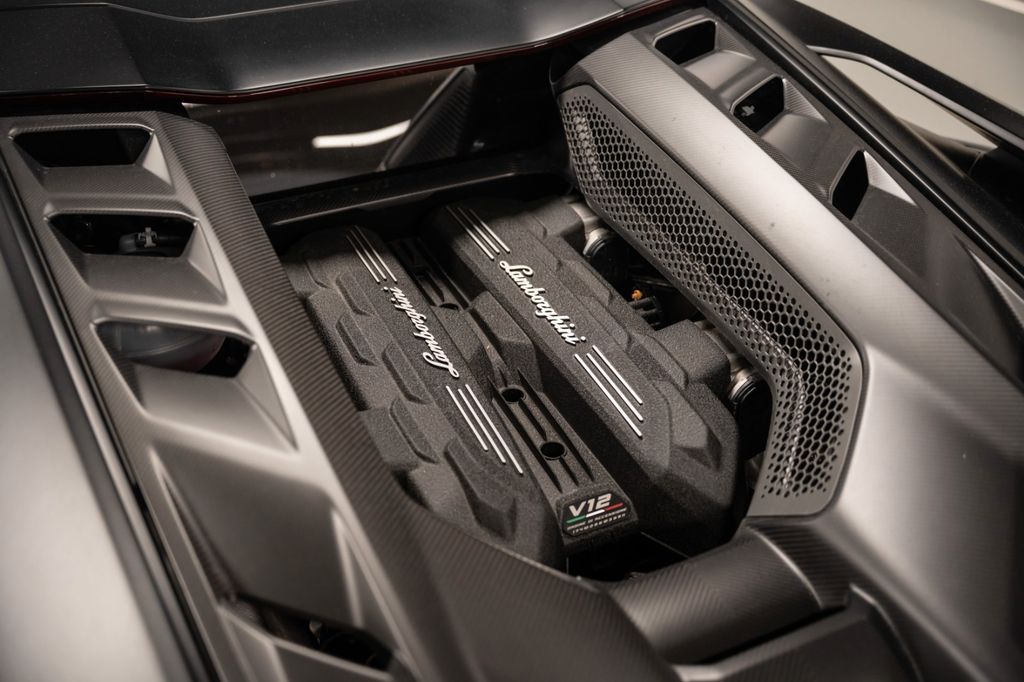 Lamborghini Revuelto 2024