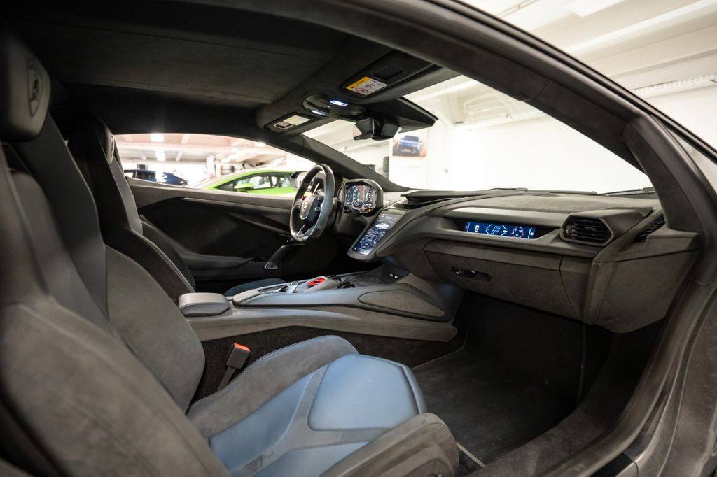 Lamborghini Revuelto 2024