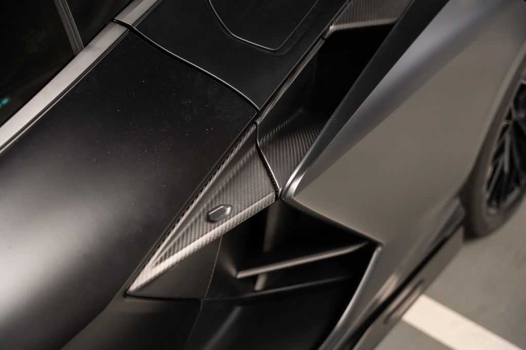 Lamborghini Revuelto 2024