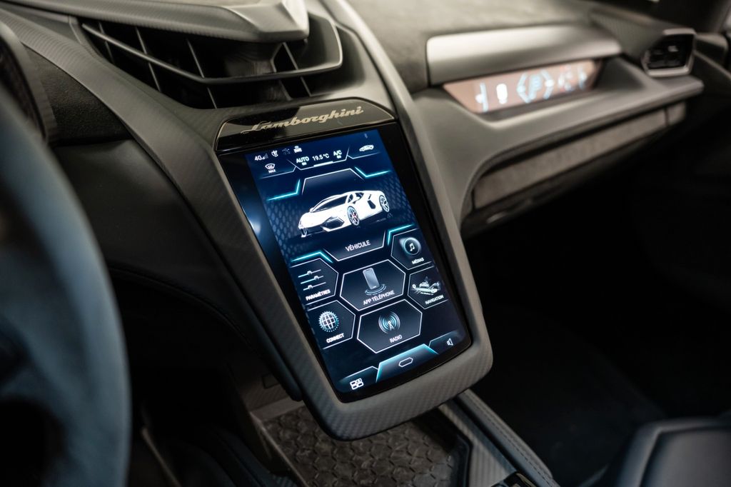 Lamborghini Revuelto 2024