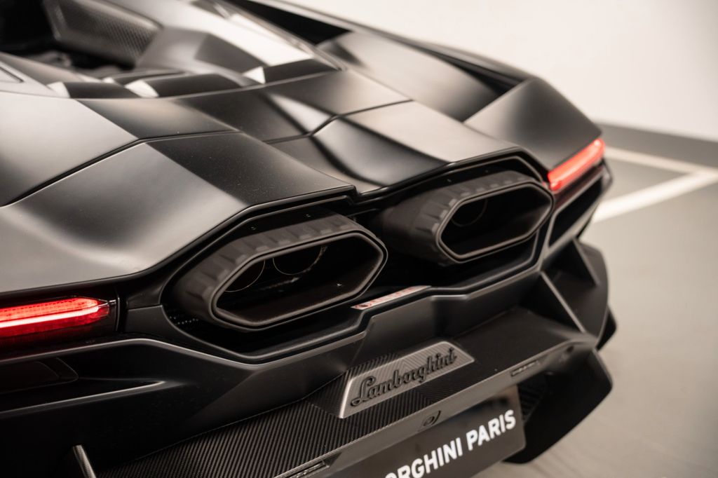 Lamborghini Revuelto 2024