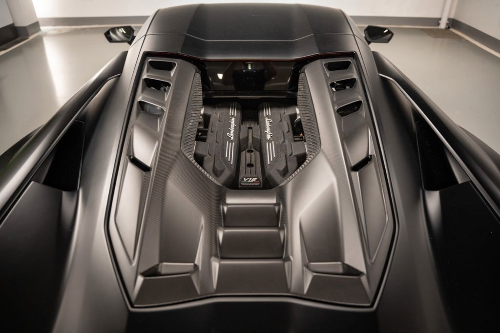 Lamborghini Revuelto 2024