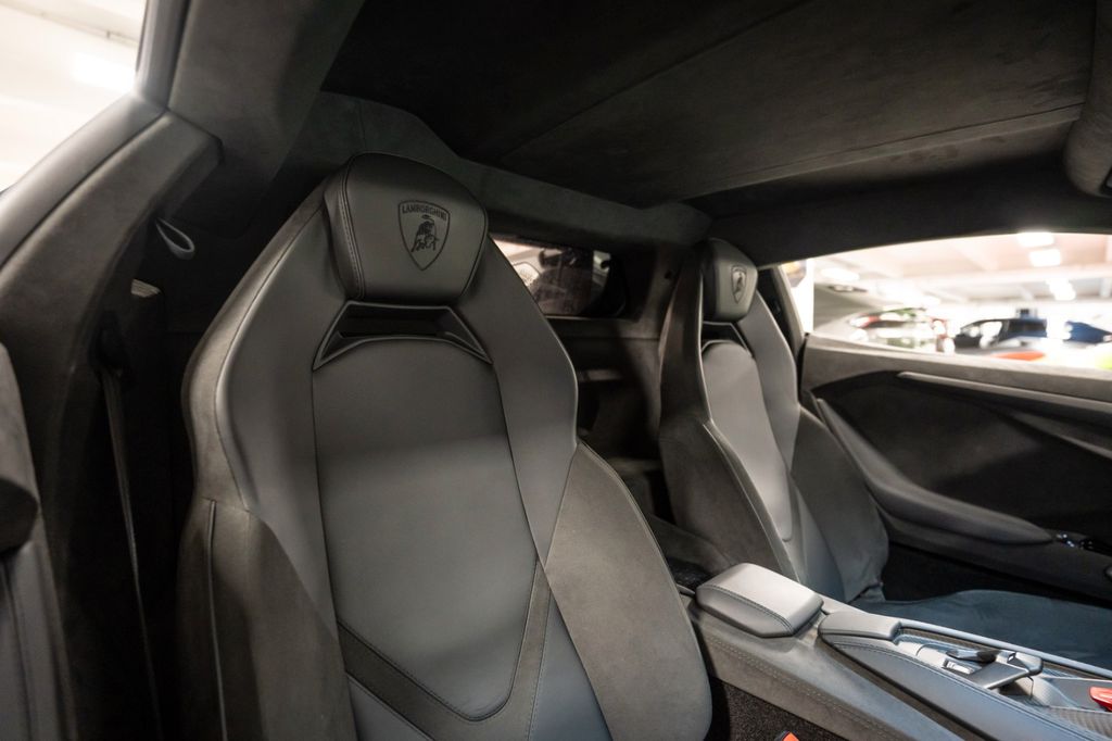 Lamborghini Revuelto 2024