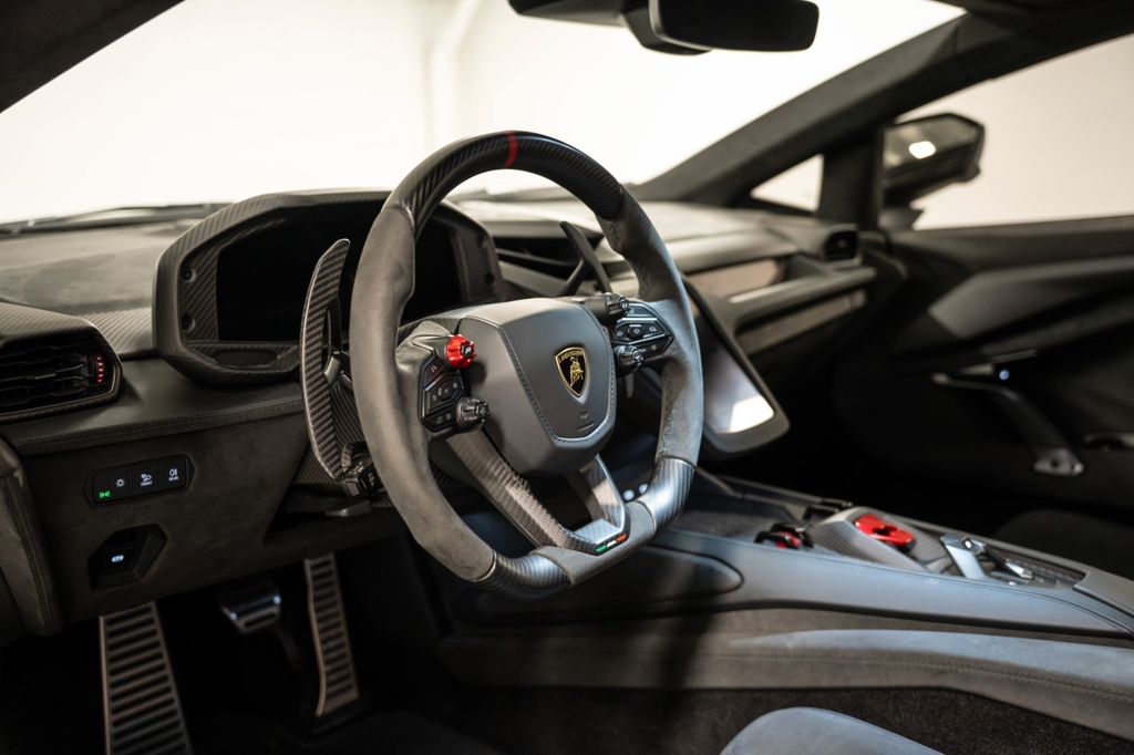 Lamborghini Revuelto 2024