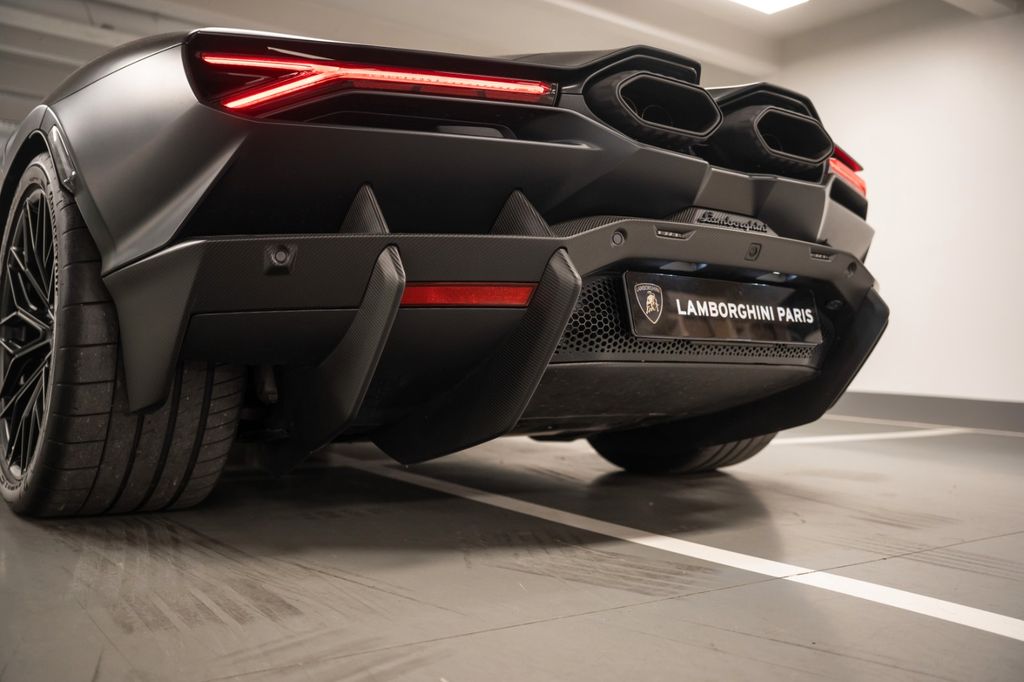 Lamborghini Revuelto 2024