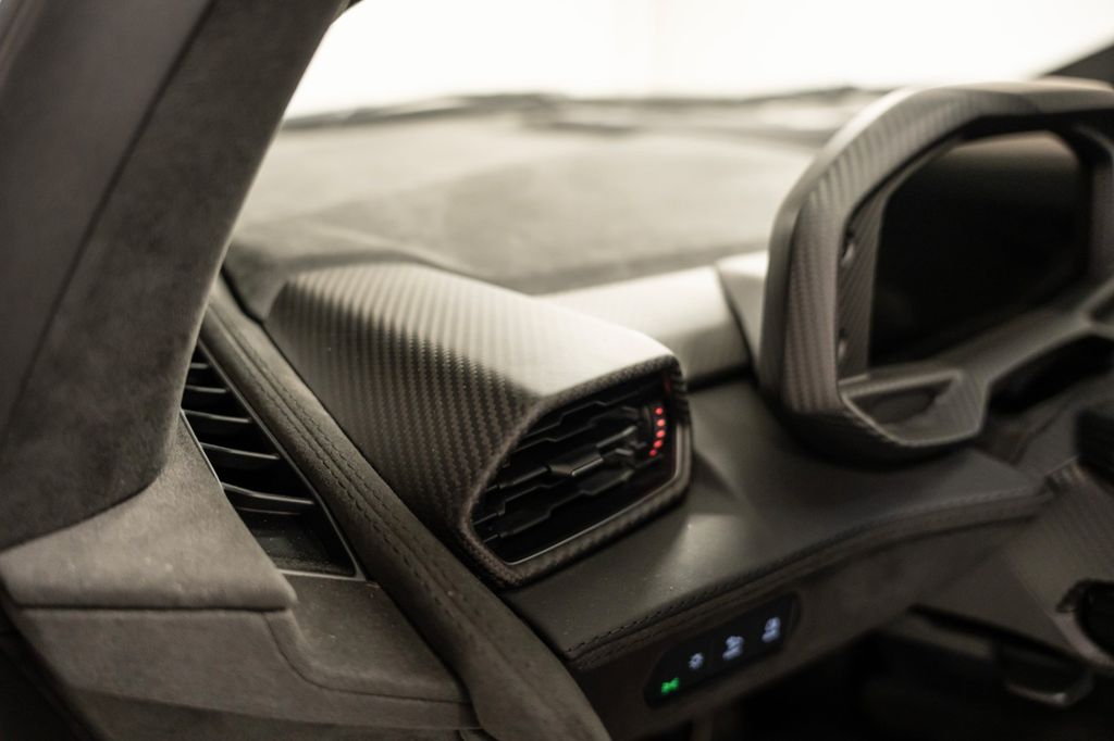 Lamborghini Revuelto 2024