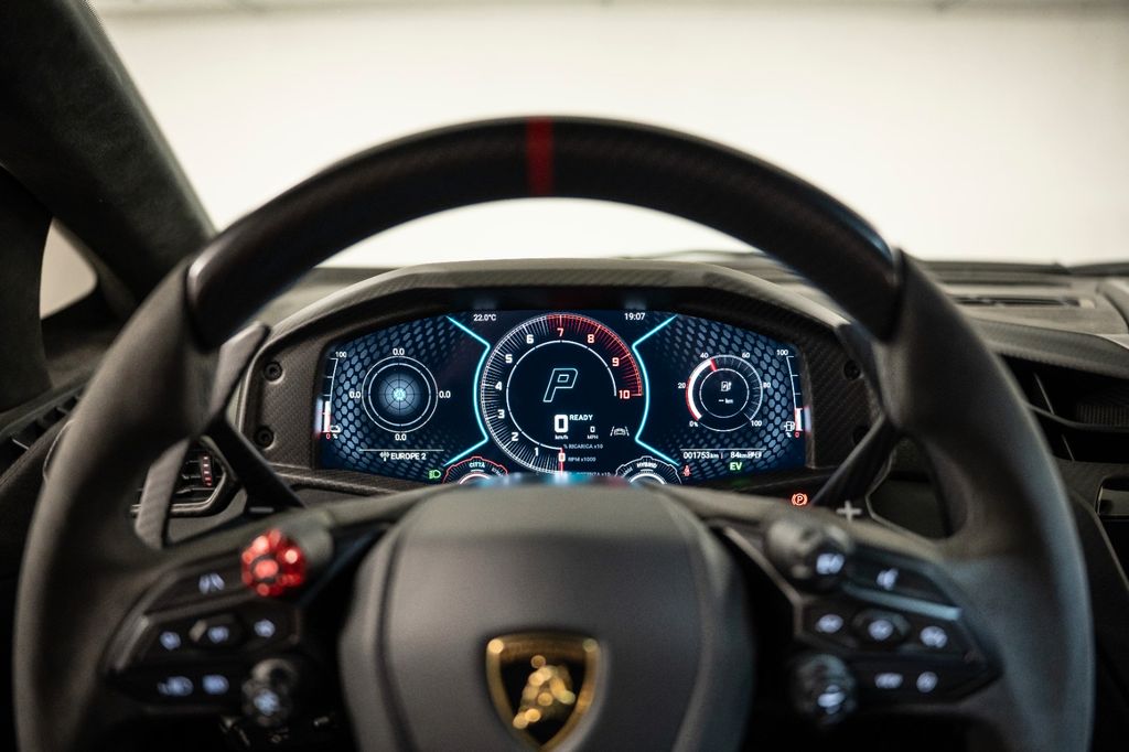 Lamborghini Revuelto 2024