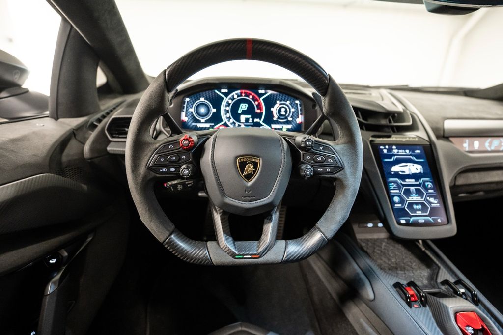 Lamborghini Revuelto 2024