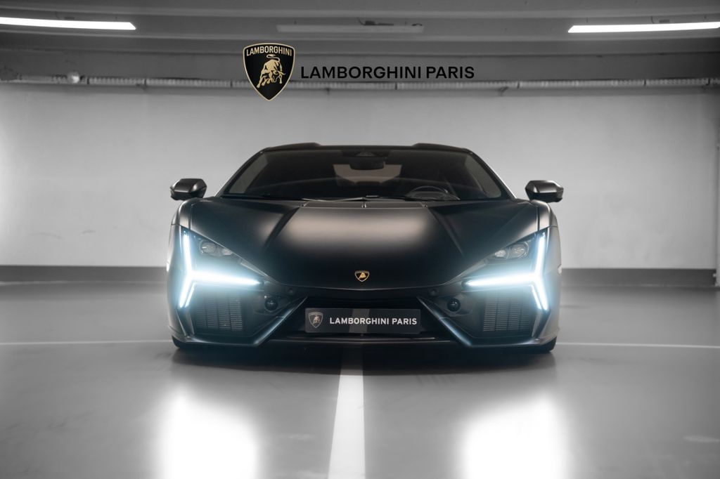Lamborghini Revuelto 2024