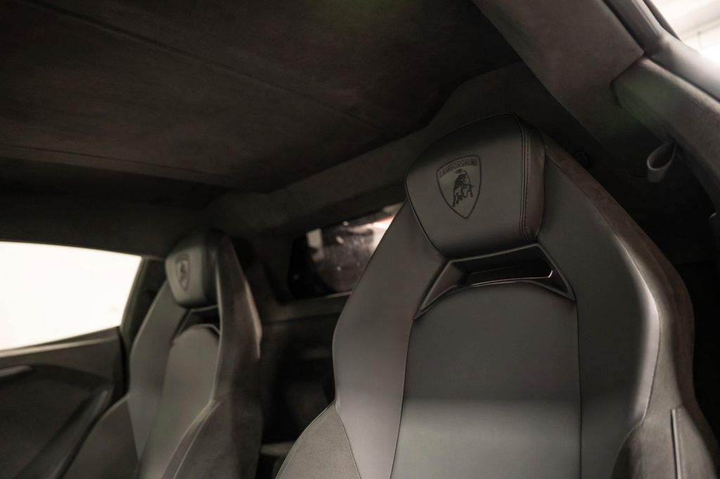 Lamborghini Revuelto 2024