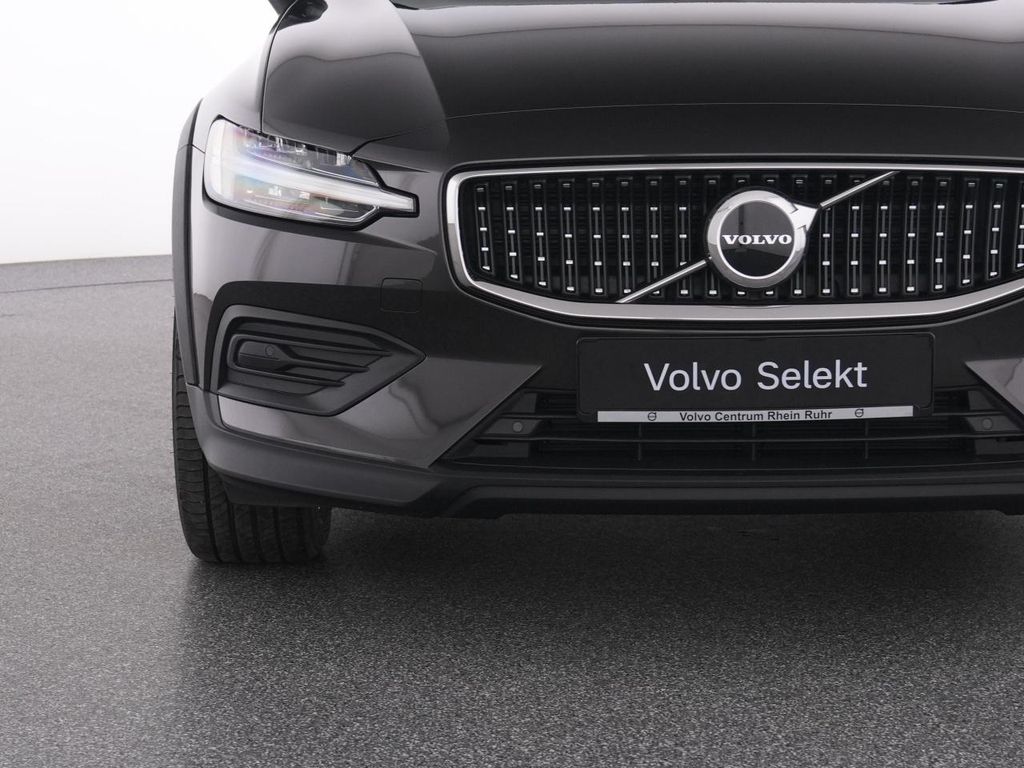 Volvo V60 Cross Country 2023