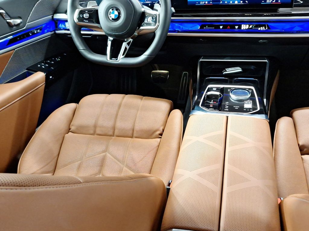 BMW 740 2025