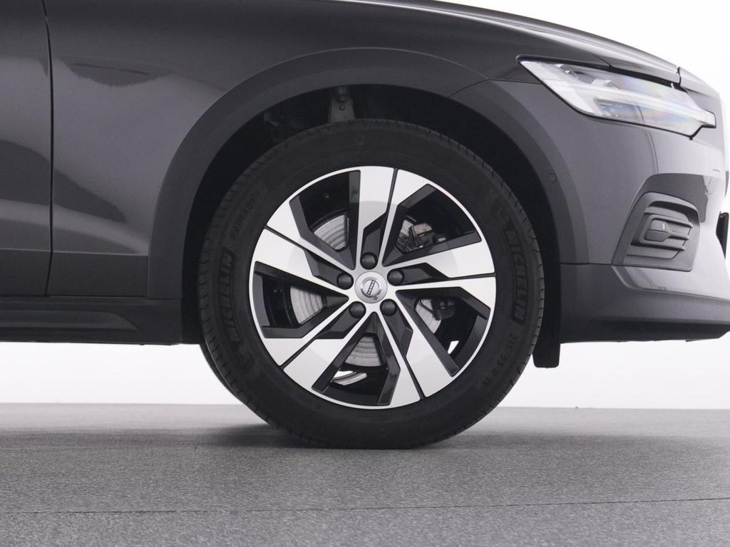 Volvo V60 Cross Country 2023