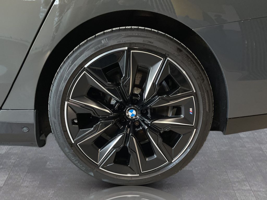 BMW i7 2023