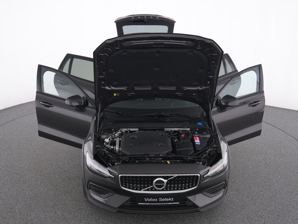 Volvo V60 Cross Country 2023