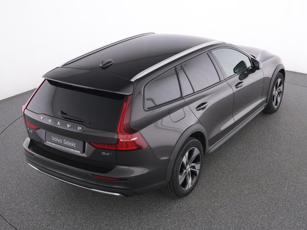 Volvo V60 Cross Country 2023