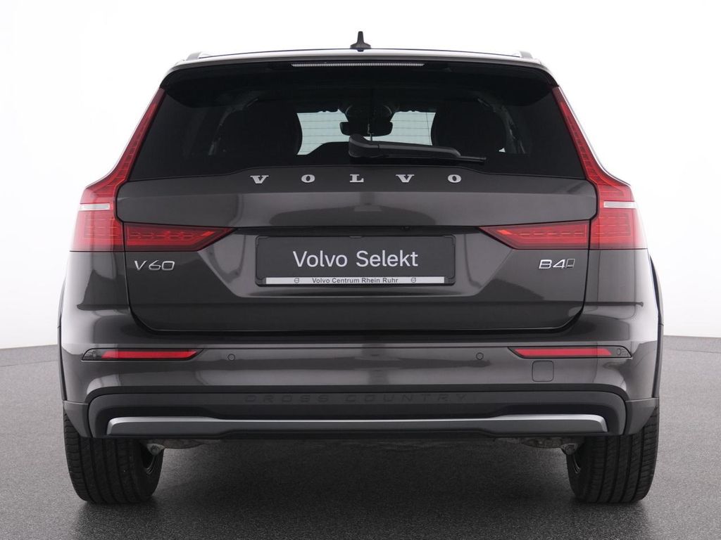 Volvo V60 Cross Country 2023
