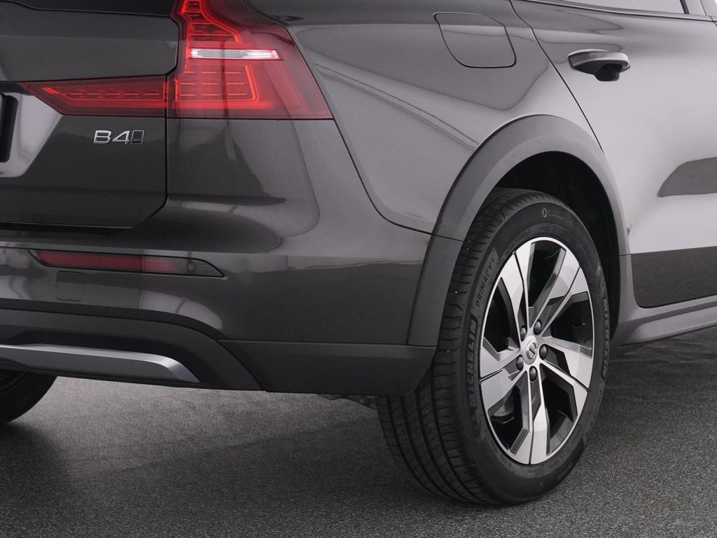 Volvo V60 Cross Country 2023