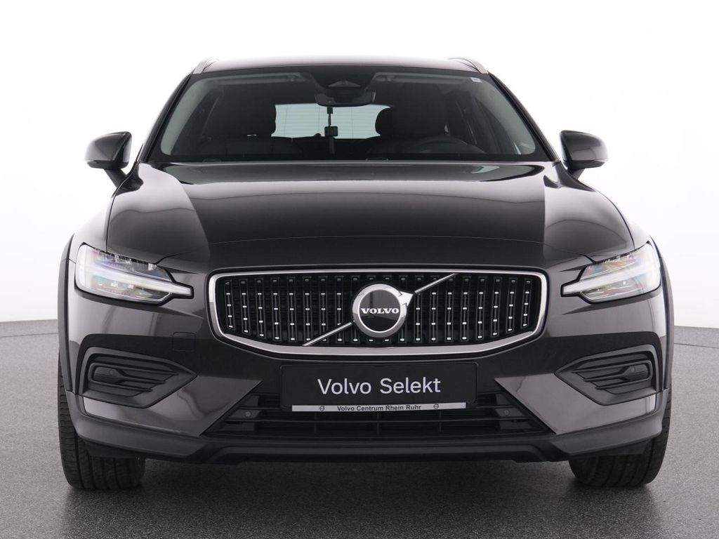 Volvo V60 Cross Country 2023