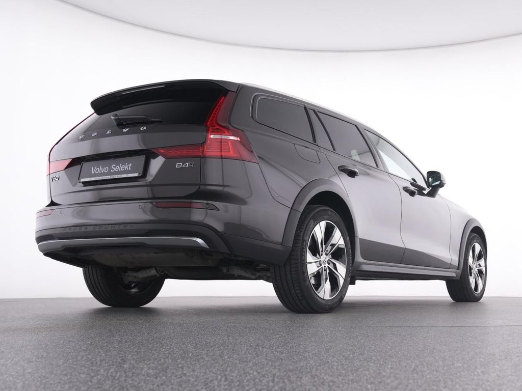 Volvo V60 Cross Country 2023