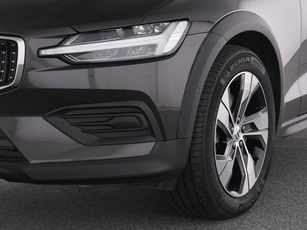 Volvo V60 Cross Country 2023