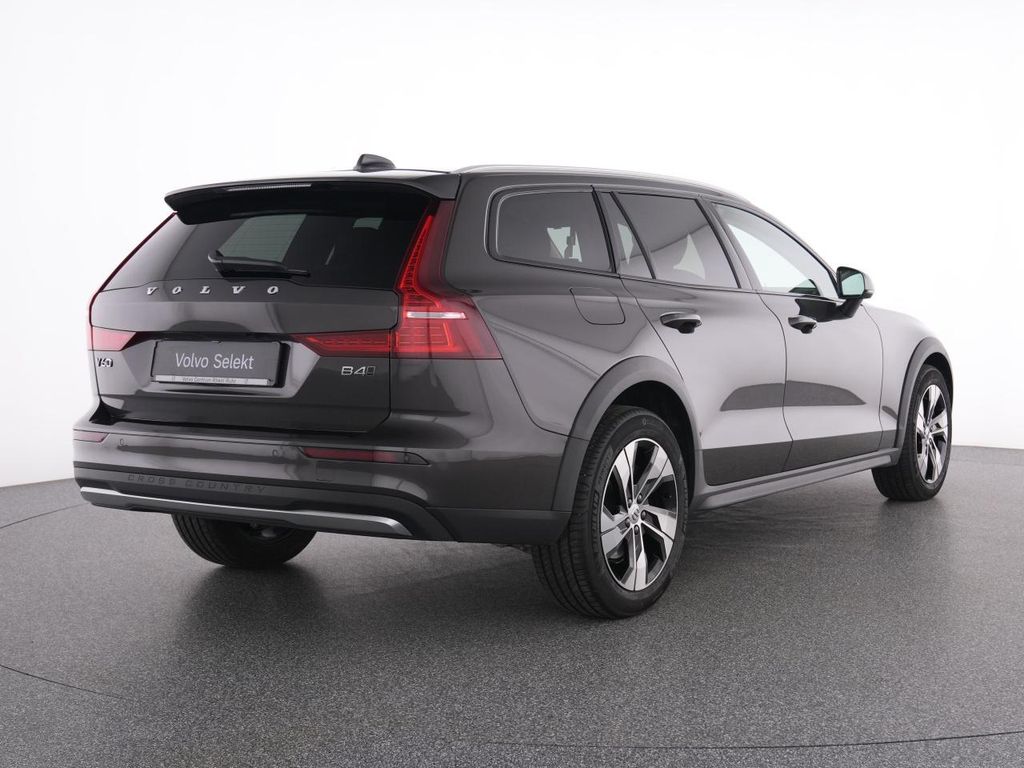 Volvo V60 Cross Country 2023