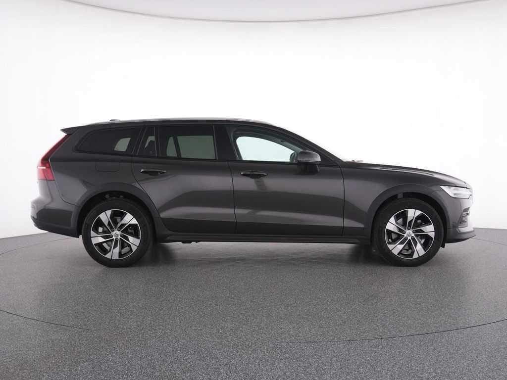 Volvo V60 Cross Country 2023