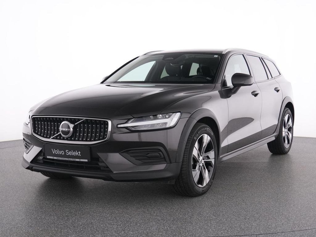 Volvo V60 Cross Country 2023