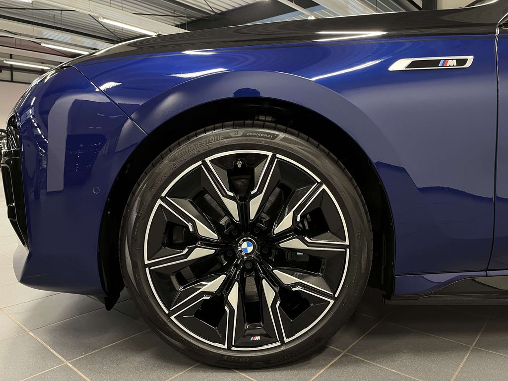 BMW i7 2024
