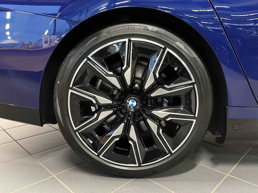BMW i7 2024