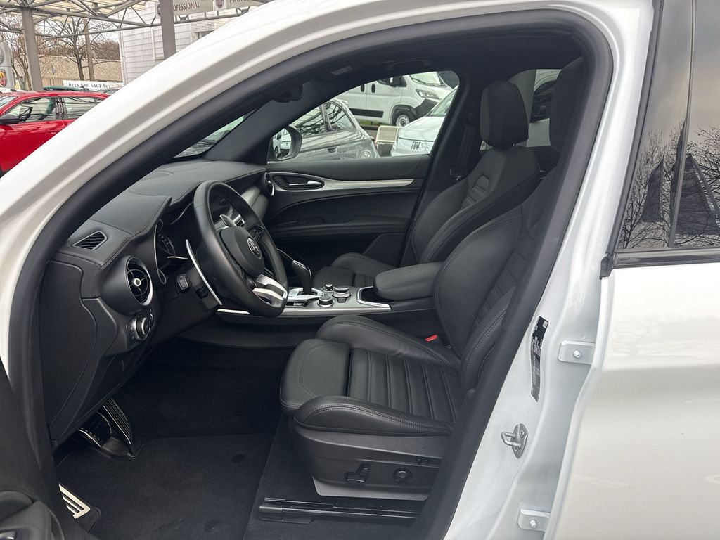 Alfa Romeo Stelvio 2021