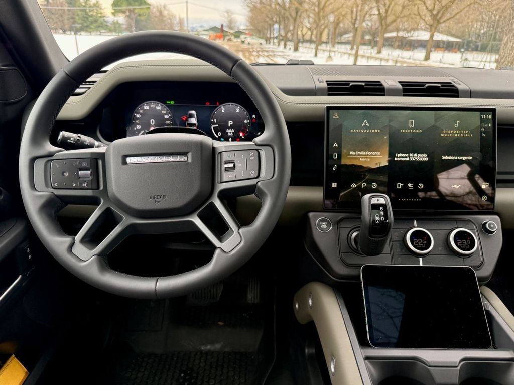 Land Rover Defender 2026