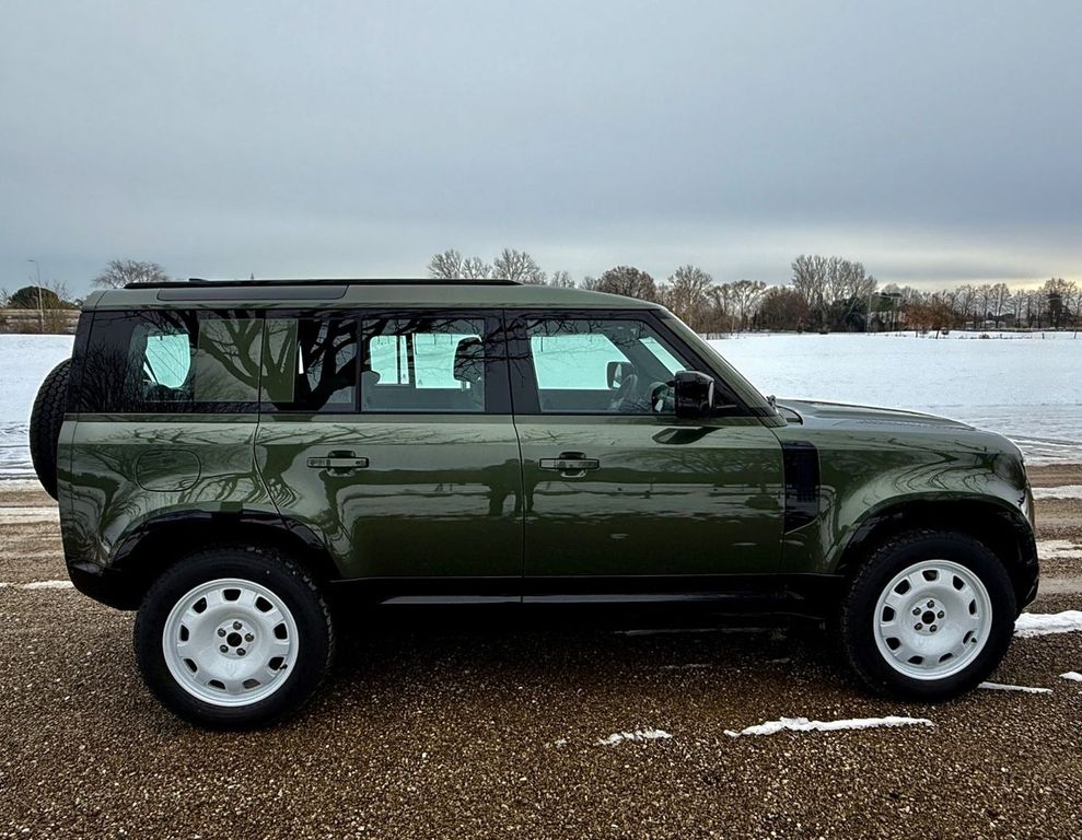 Land Rover Defender 2026