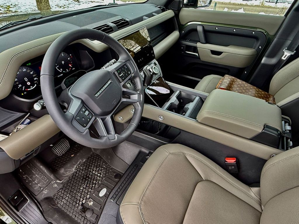 Land Rover Defender 2026