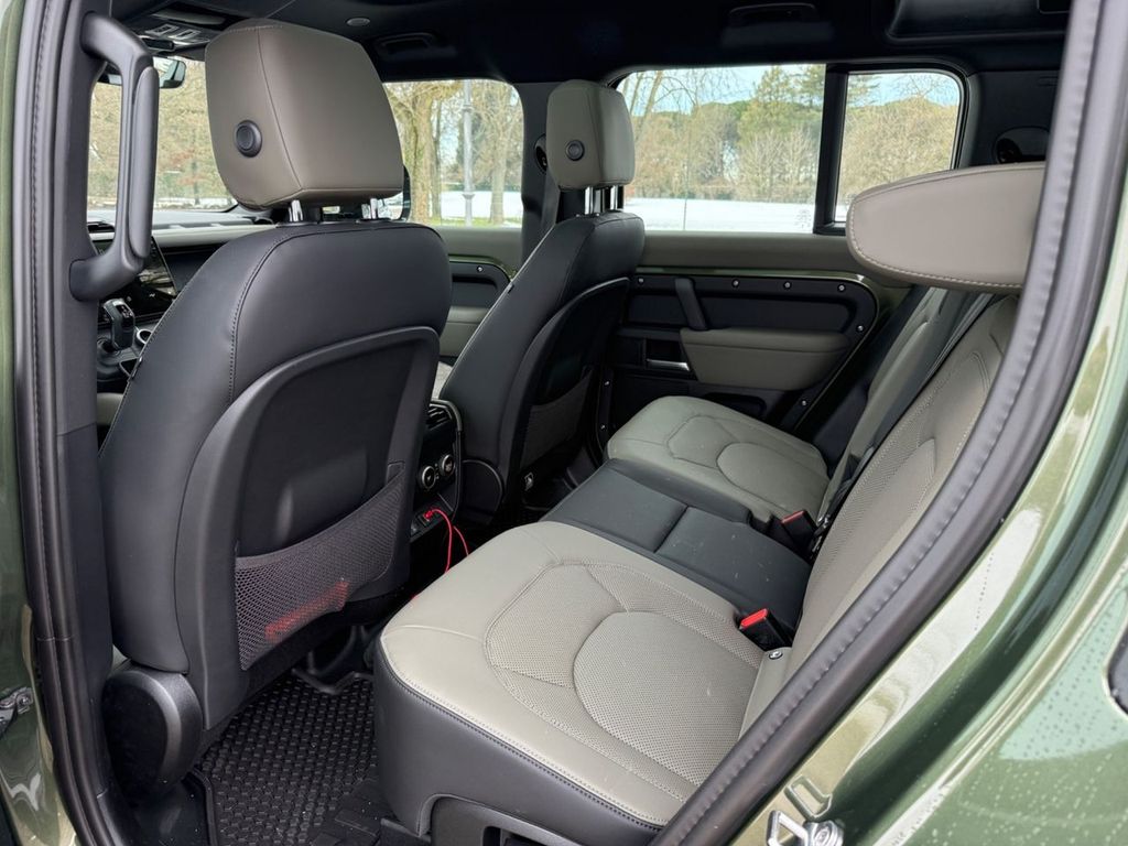 Land Rover Defender 2026