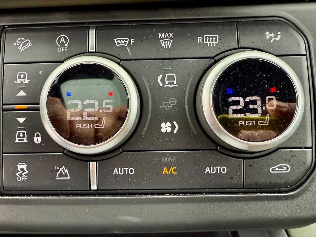 Land Rover Defender 2026