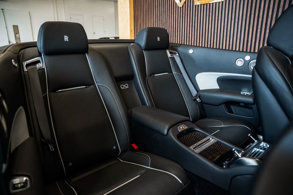 Rolls-Royce Dawn 2019