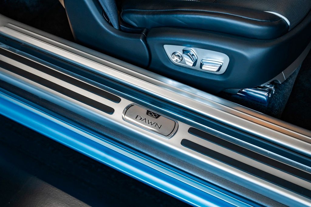 Rolls-Royce Dawn 2019