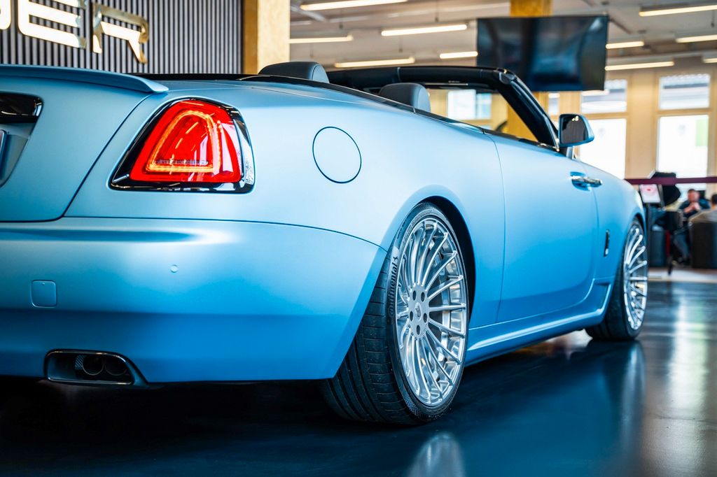 Rolls-Royce Dawn 2019