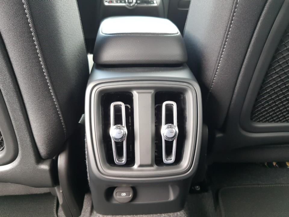 Volvo XC40 2026