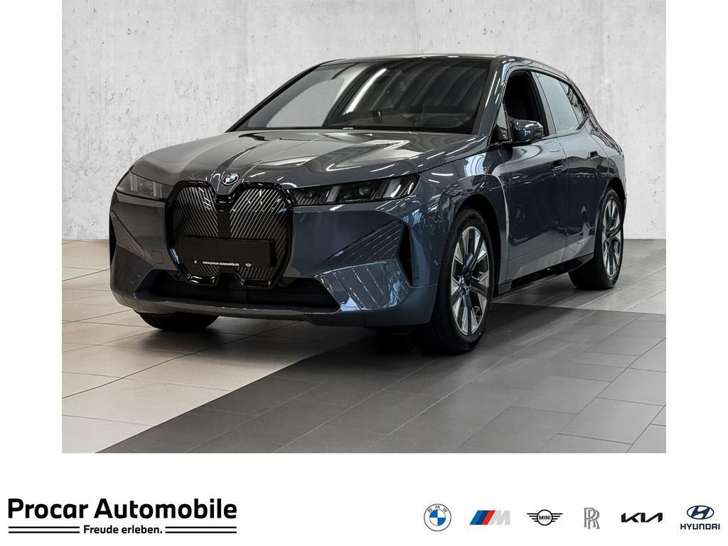 BMW iX