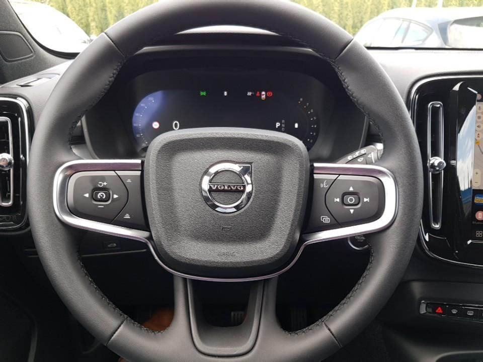 Volvo XC40 2026