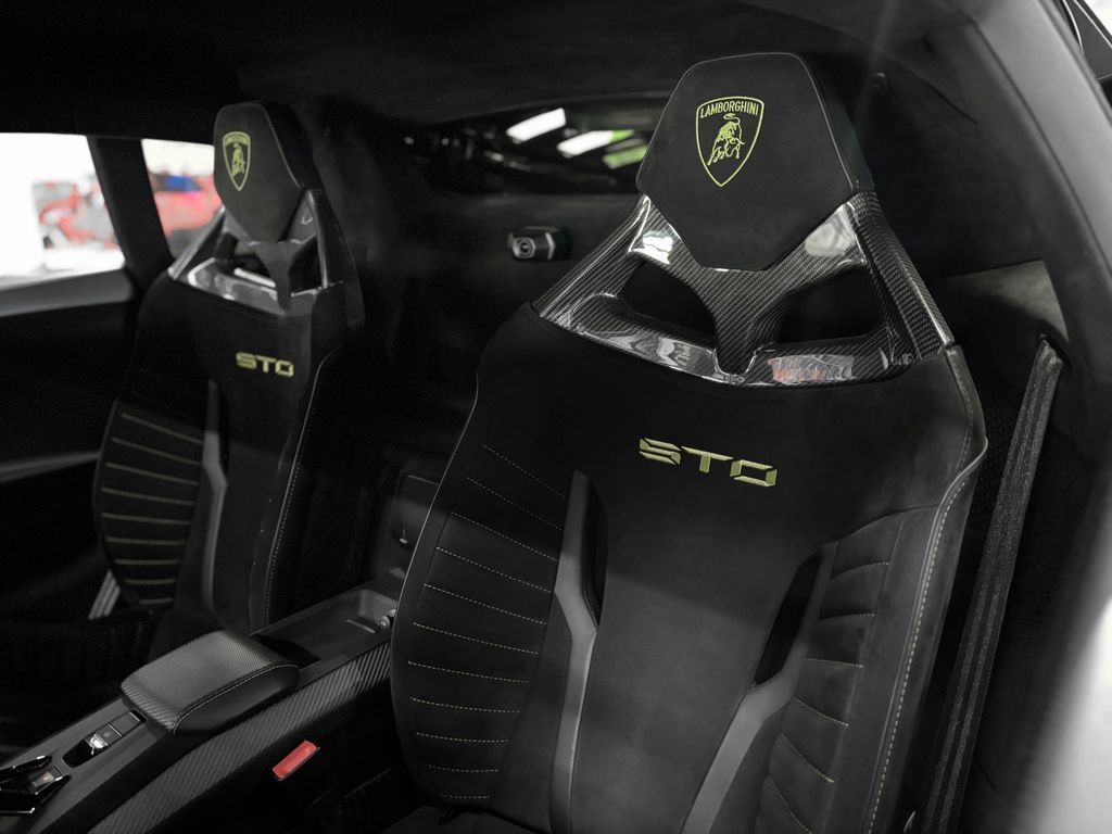 Lamborghini Huracán 2021