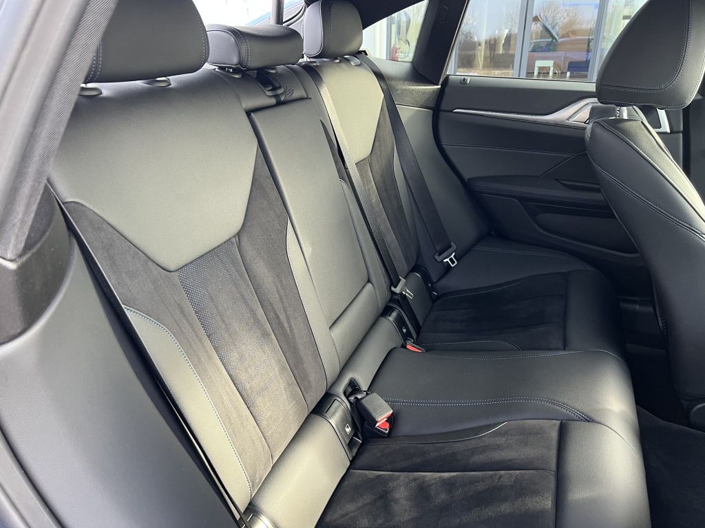 BMW i4 2023