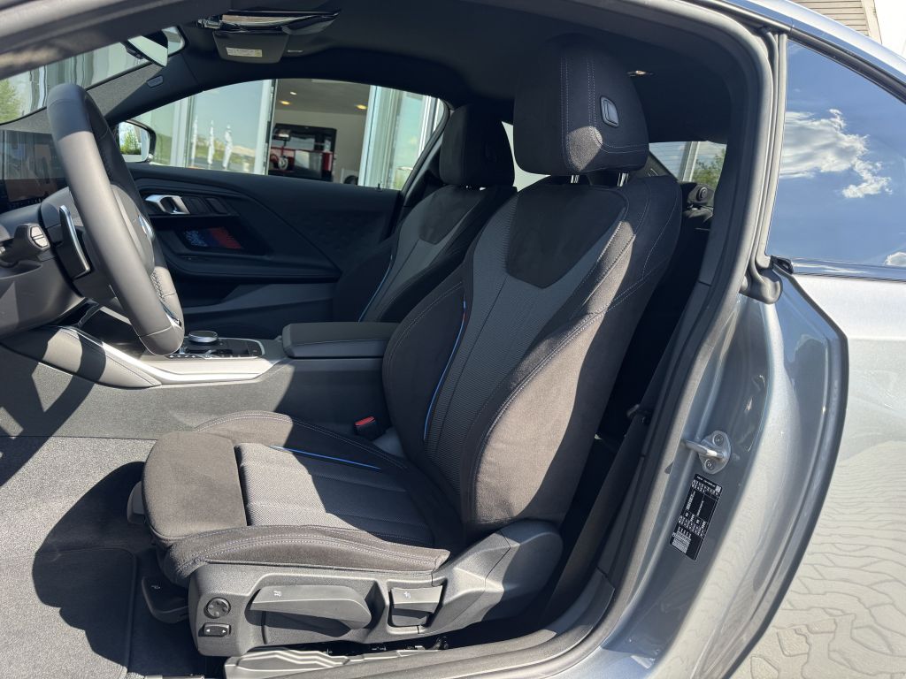 BMW 220 2025
