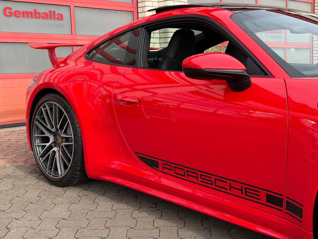 Porsche 992 2025